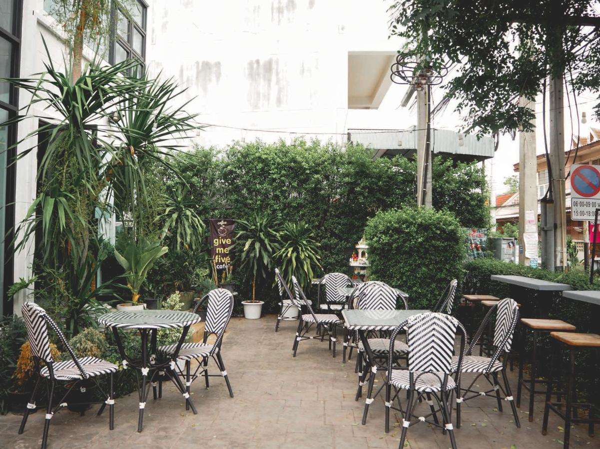 Give Me 5 Hostel Чиангмай Экстерьер фото