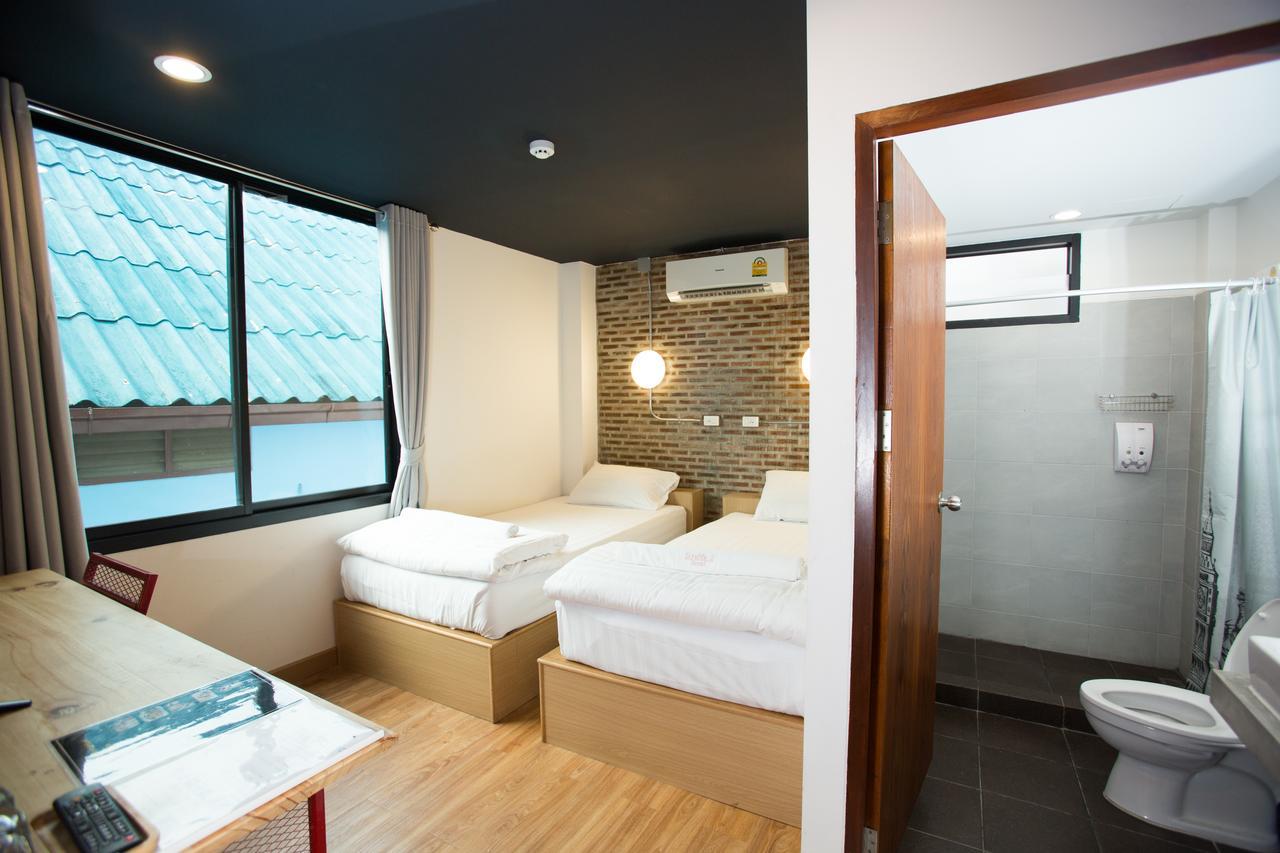 Give Me 5 Hostel Чиангмай Экстерьер фото